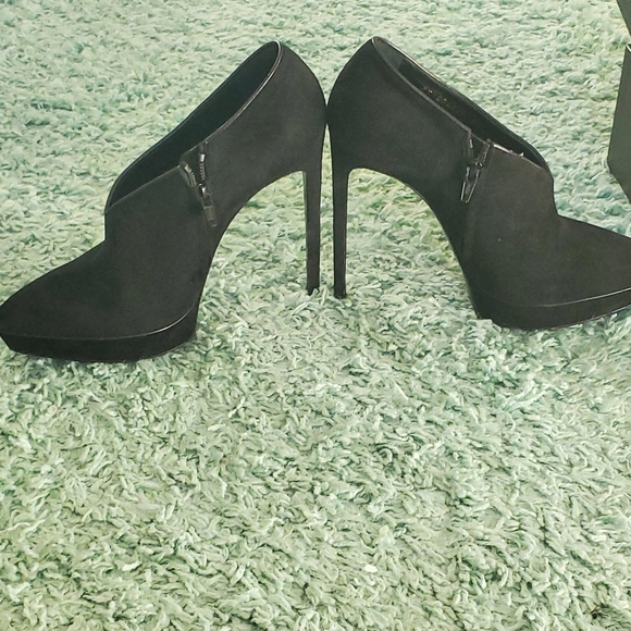 Authentic Saint Laurent Janis 105 boots - Picture 2 of 6